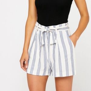 NWT Forever 21 Women's Paperbag Shorts/ Tie Belt & Pockets Blue White Striped